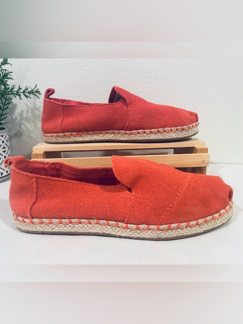 ☀️2/$20 Toms “Alpagarta” Tomato Red Suede Woven Rope Soles Women's Flats | GUC